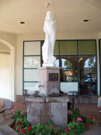 Water fountain in Tustin